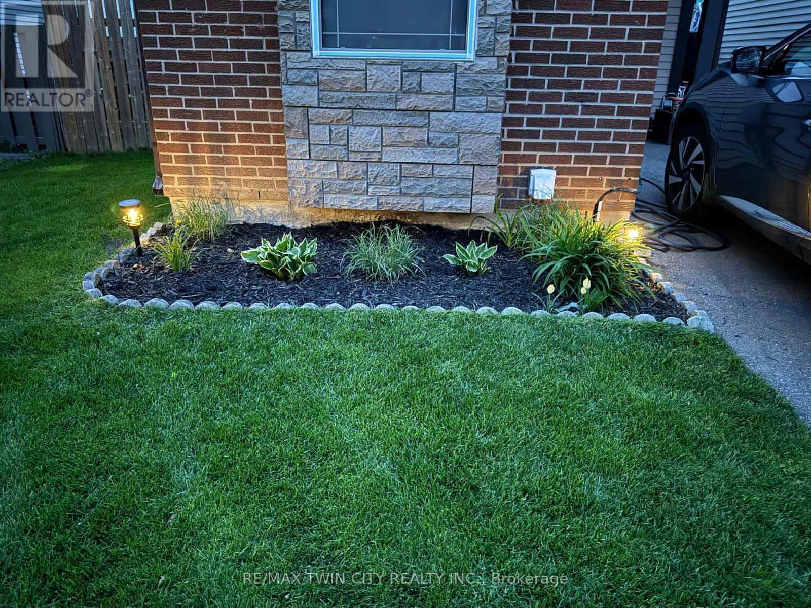 5 ENFIELD CRESCENT — Brantford, Ontario - Photo 2 of 31