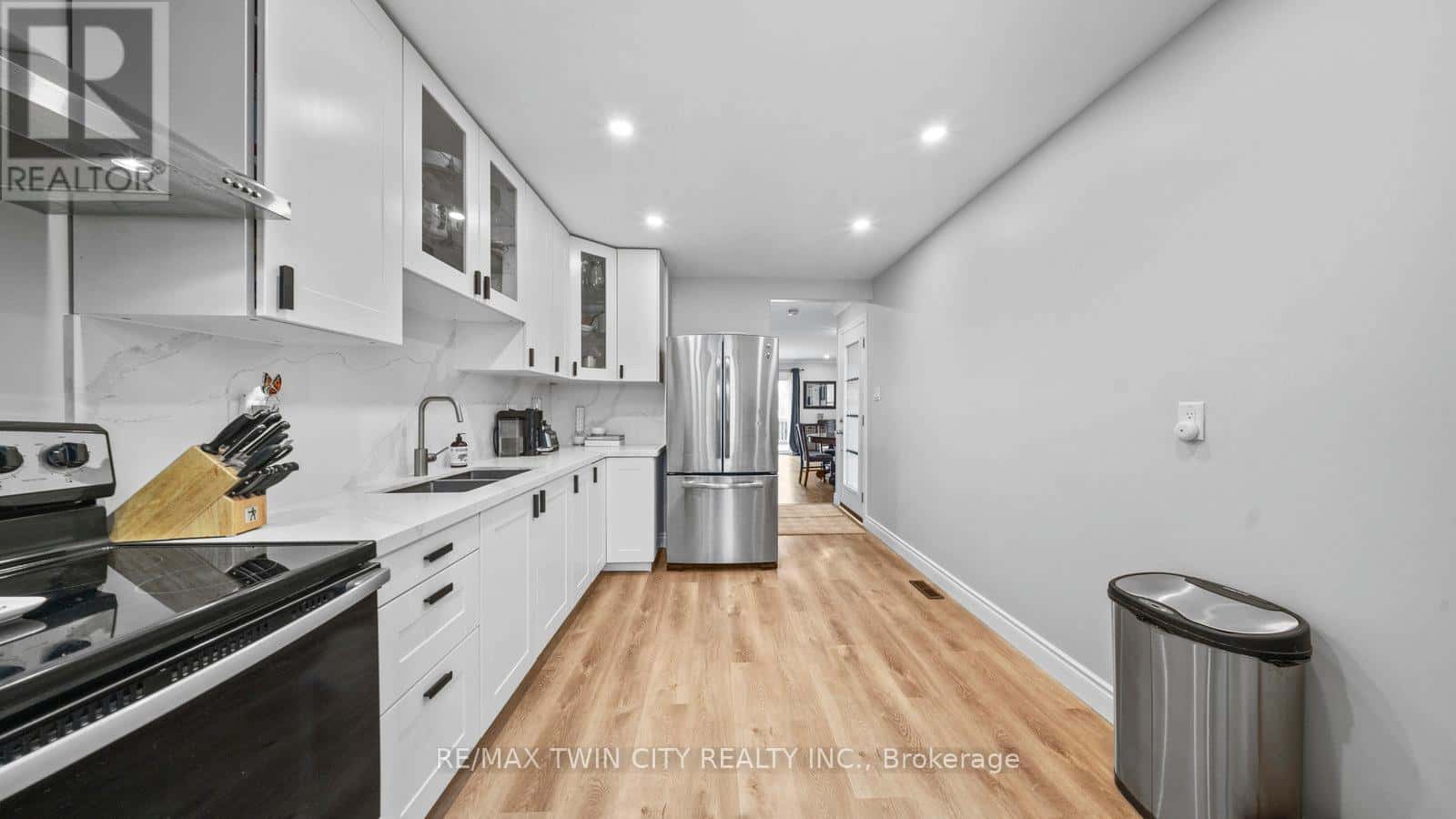 5 ENFIELD CRESCENT — Brantford, Ontario - Photo 4 of 31