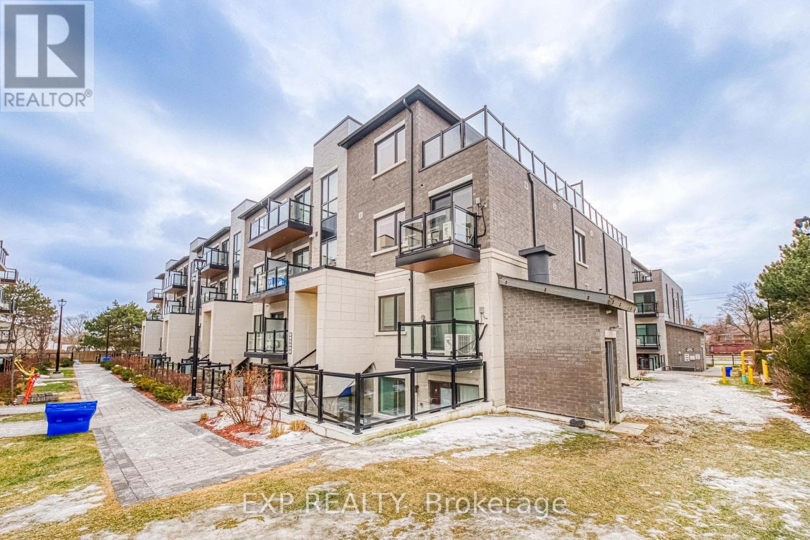 B107 - 50 MORECAMBE GATE — Toronto (L'Amoreaux), Ontario - Main photo