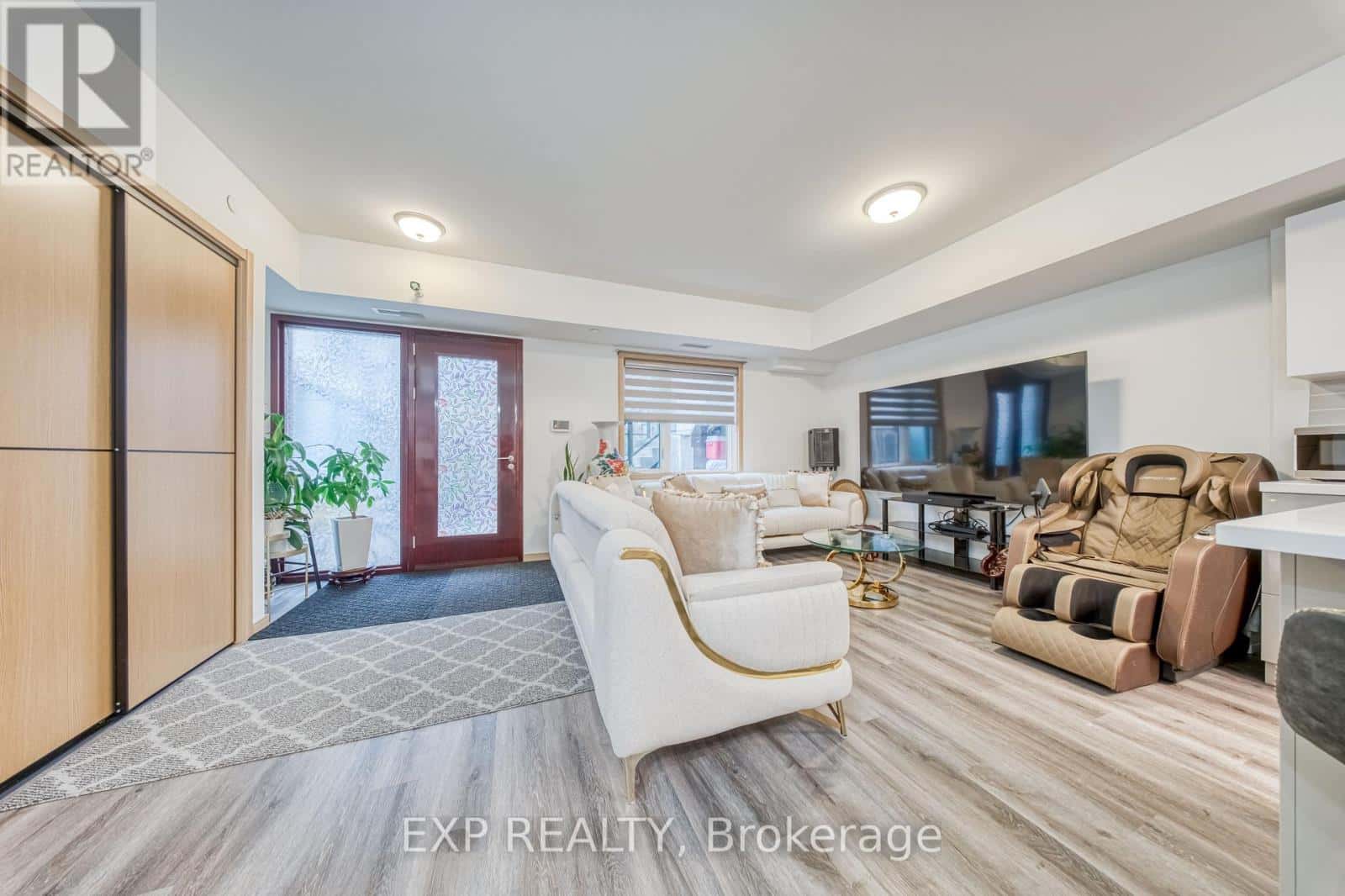 B107 - 50 MORECAMBE GATE — Toronto (L'Amoreaux), Ontario - Photo 3 of 30