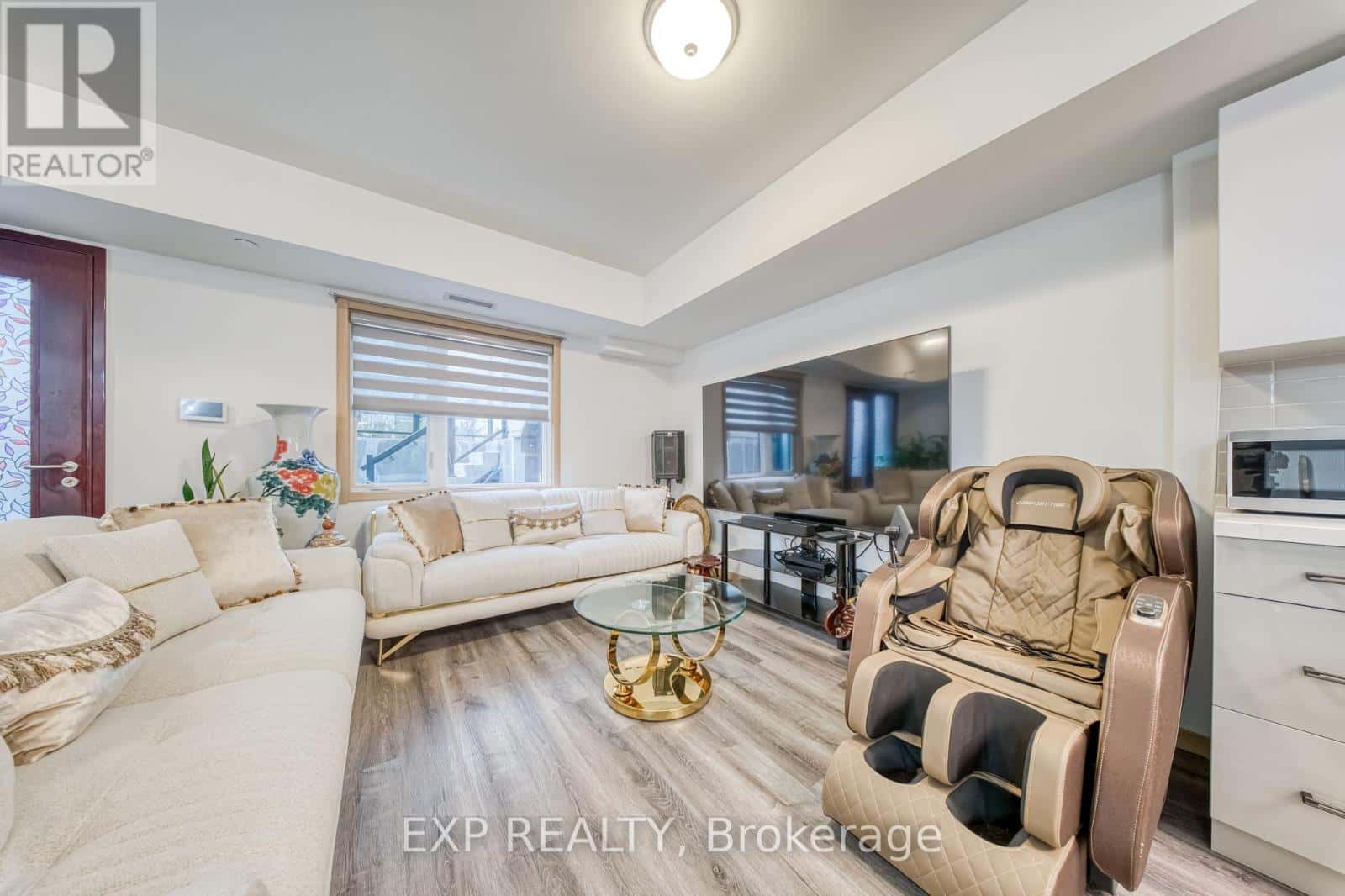 B107 - 50 MORECAMBE GATE — Toronto (L'Amoreaux), Ontario - Photo 4 of 30