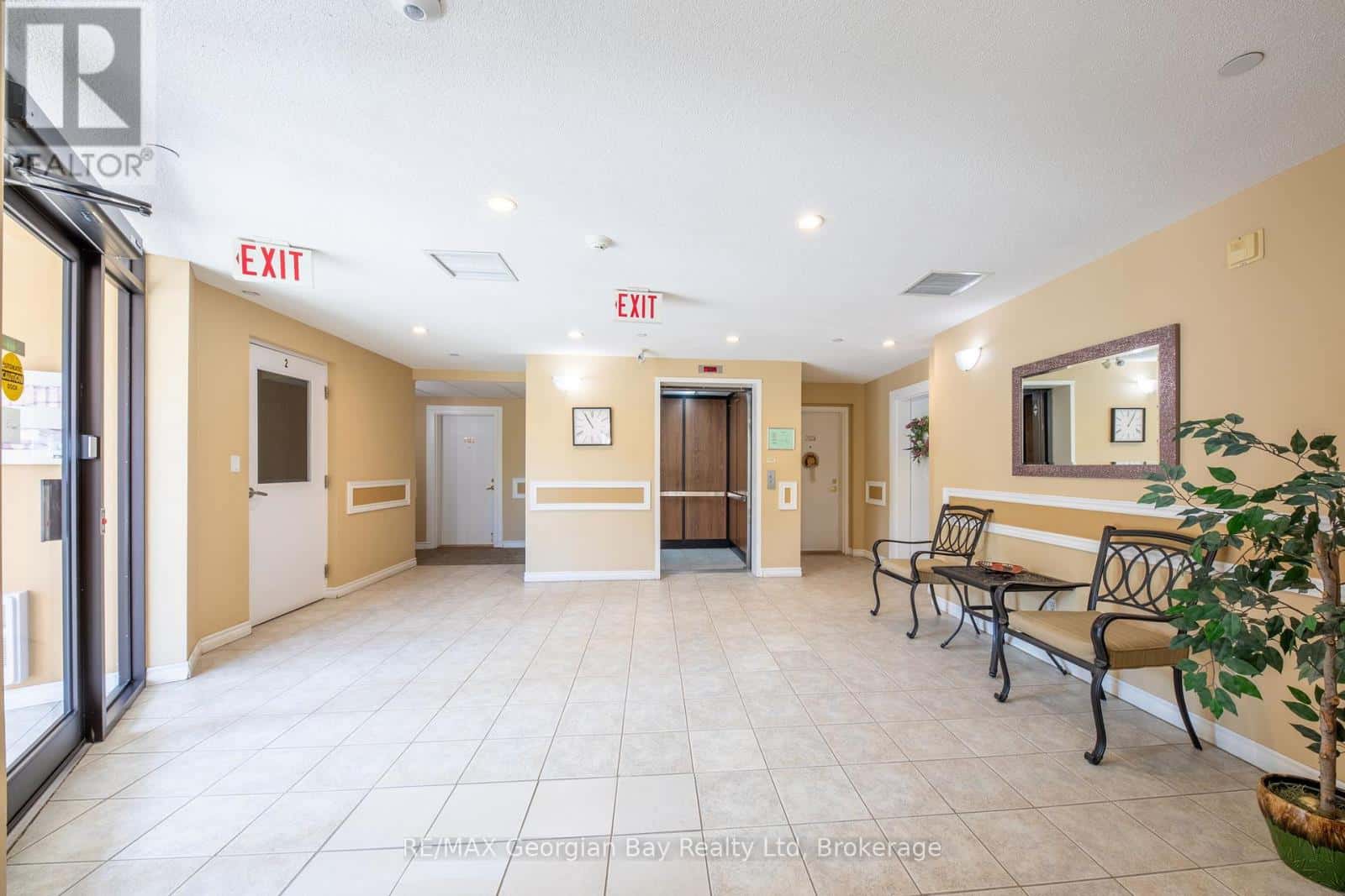 307 - 4 BECK BOULEVARD — Penetanguishene, Ontario - Photo 4 of 45