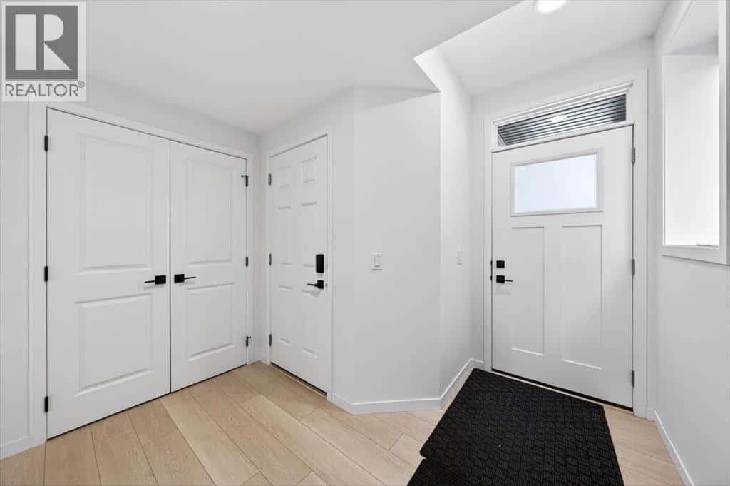 392 Carringvue Place NW — Calgary, Alberta - Photo 4 of 50