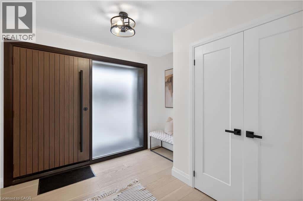 5375 RIVERSIDE Drive — Burlington, Ontario - Photo 5 of 48