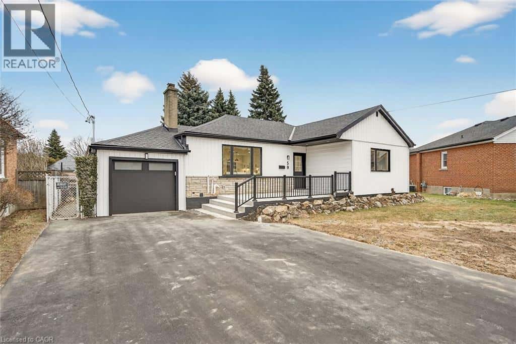 50 MOUNTAIN Avenue N — Stoney Creek, Ontario - Photo 2 of 49