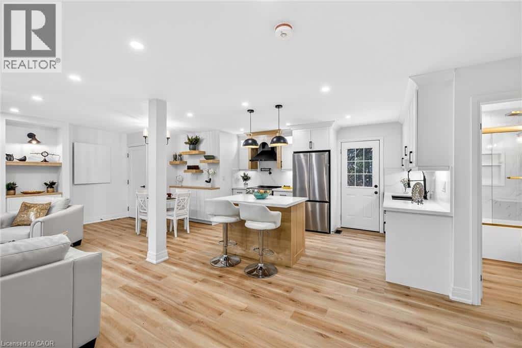 50 MOUNTAIN Avenue N — Stoney Creek, Ontario - Photo 4 of 49