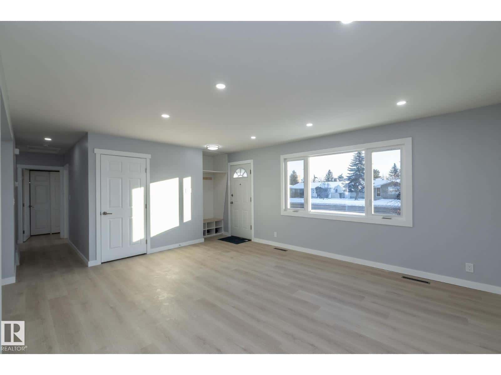 8008 159 ST NW — Edmonton, Alberta - Photo 5 of 61