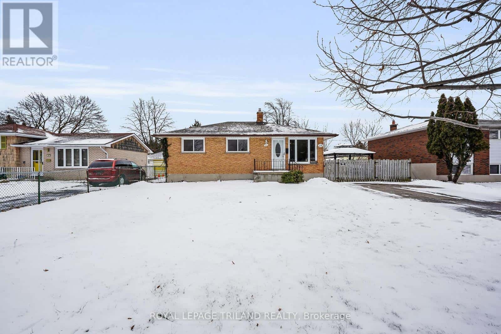 25 HAWKESBURY AVENUE — London East (East D), Ontario - Photo 3 of 40