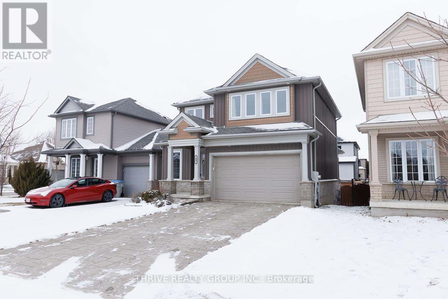 33 ABBOTT STREET — Strathroy-Caradoc (SE), Ontario - Photo 2 of 38