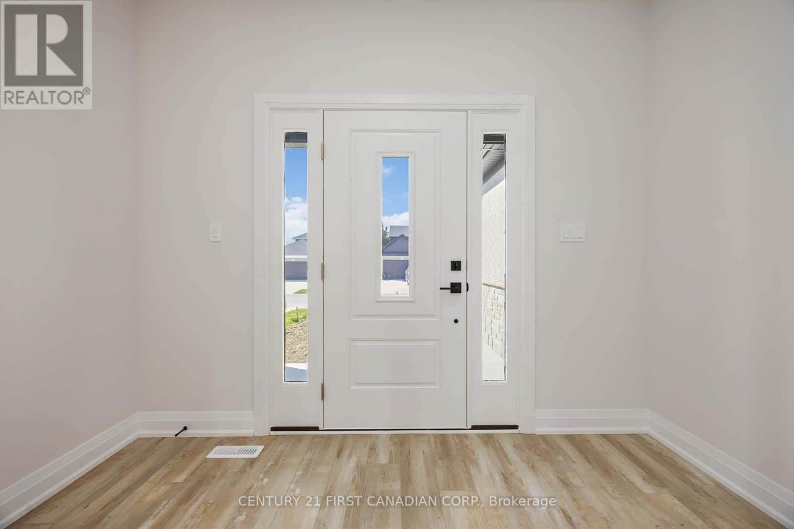 644 KETTER WAY — Plympton-Wyoming (Plympton Wyoming), Ontario - Photo 3 of 27