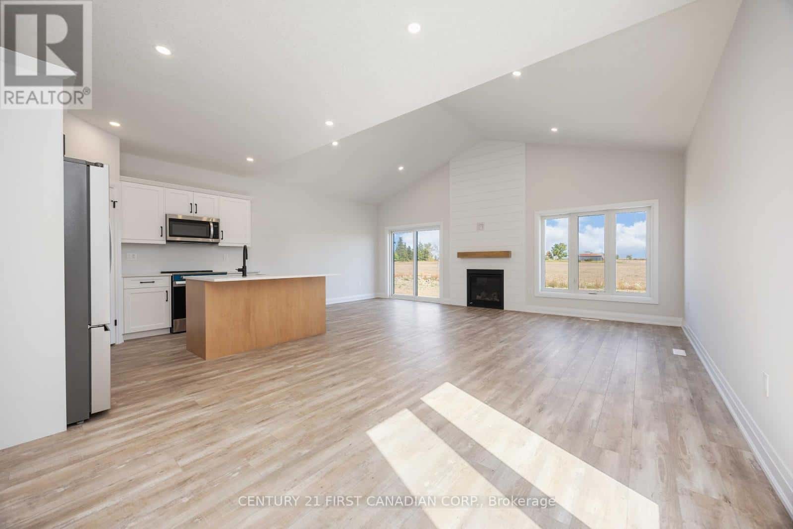 644 KETTER WAY — Plympton-Wyoming (Plympton Wyoming), Ontario - Photo 4 of 27