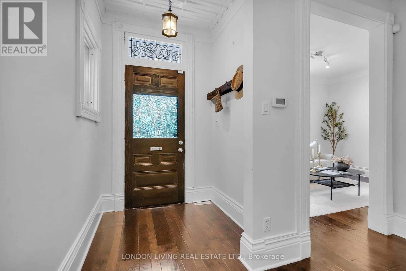 182 BRISCOE STREET E — London South (South F), Ontario - Photo 4 of 50