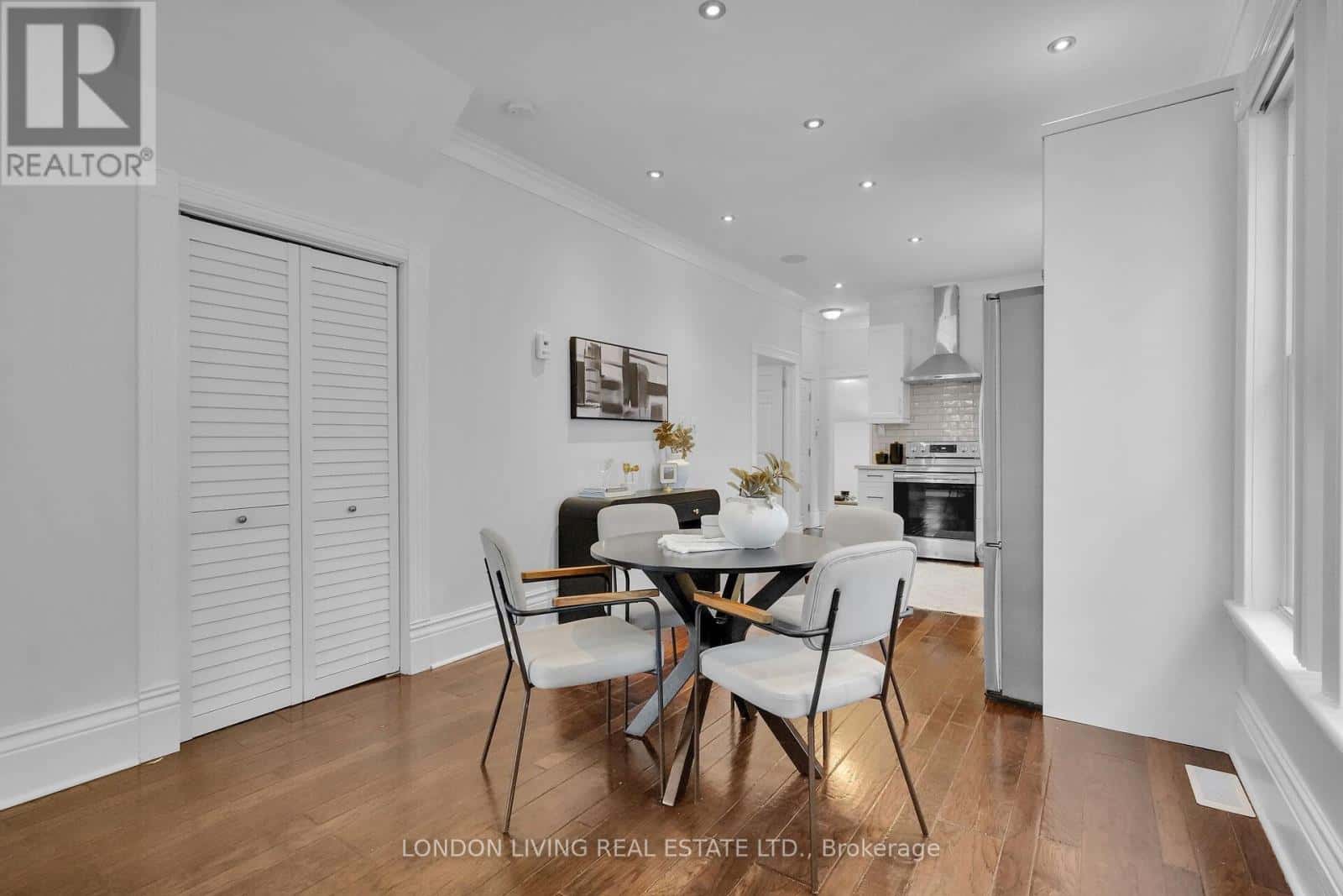 182 BRISCOE STREET E — London South (South F), Ontario - Photo 5 of 50