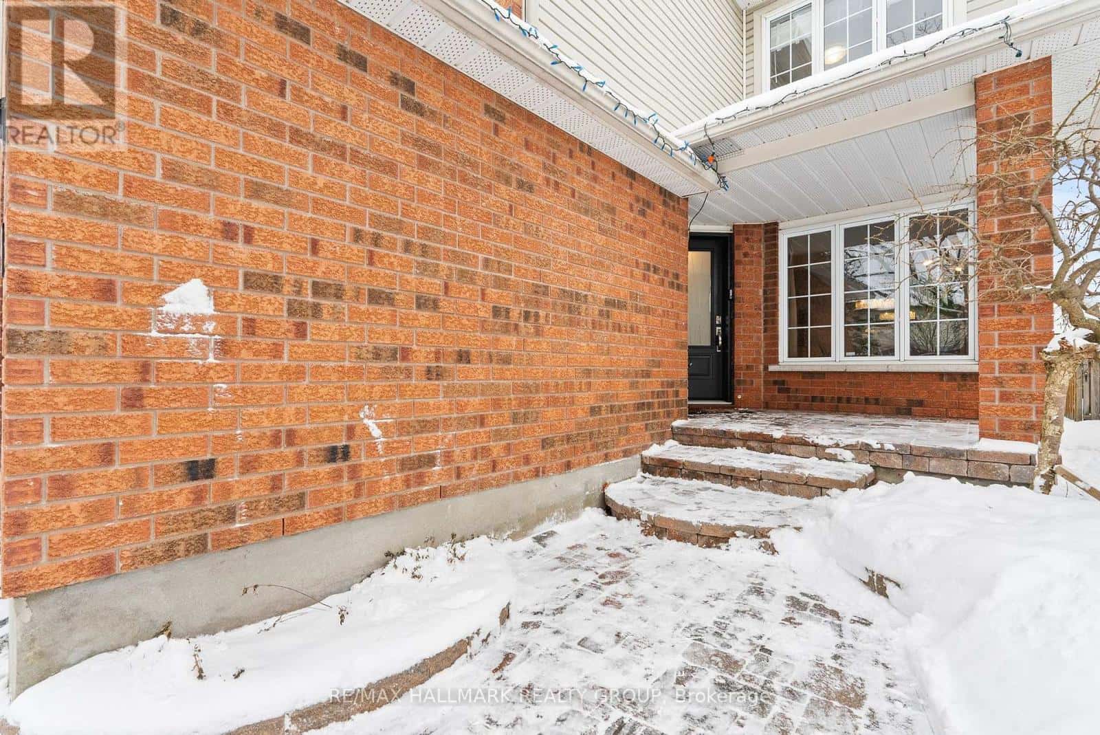 9 NEW DEIGHTON CRESCENT — Ottawa, Ontario - Photo 4 of 49