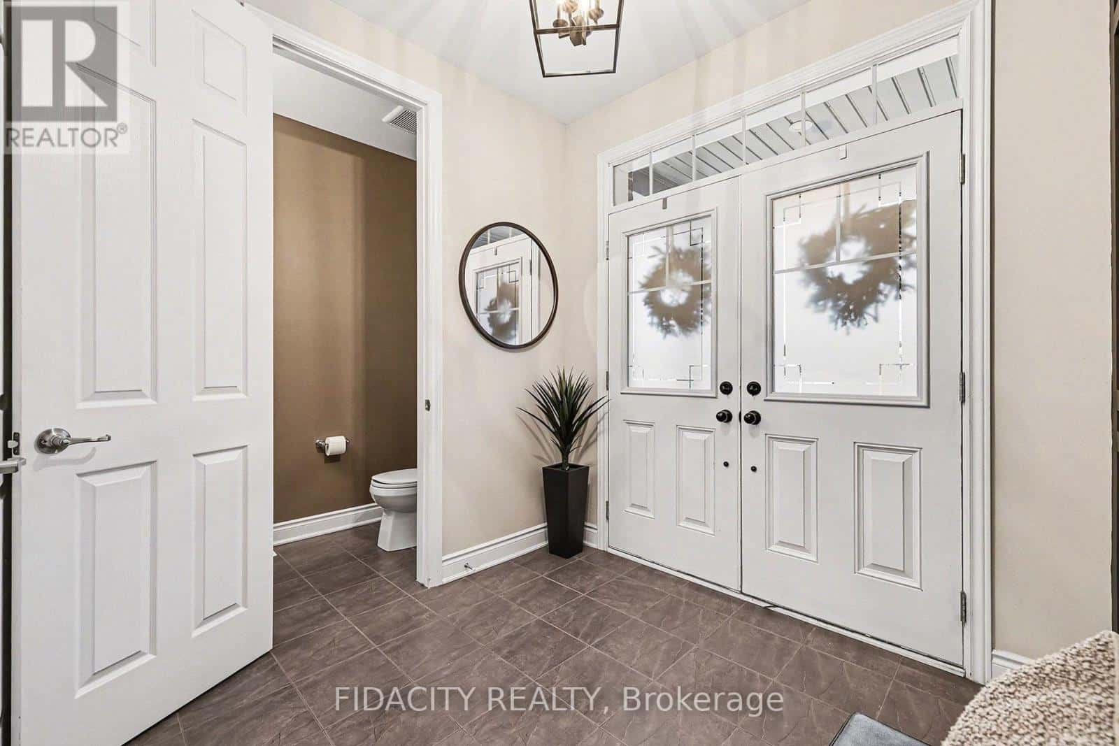 547 PARADE DRIVE — Ottawa, Ontario - Photo 5 of 45