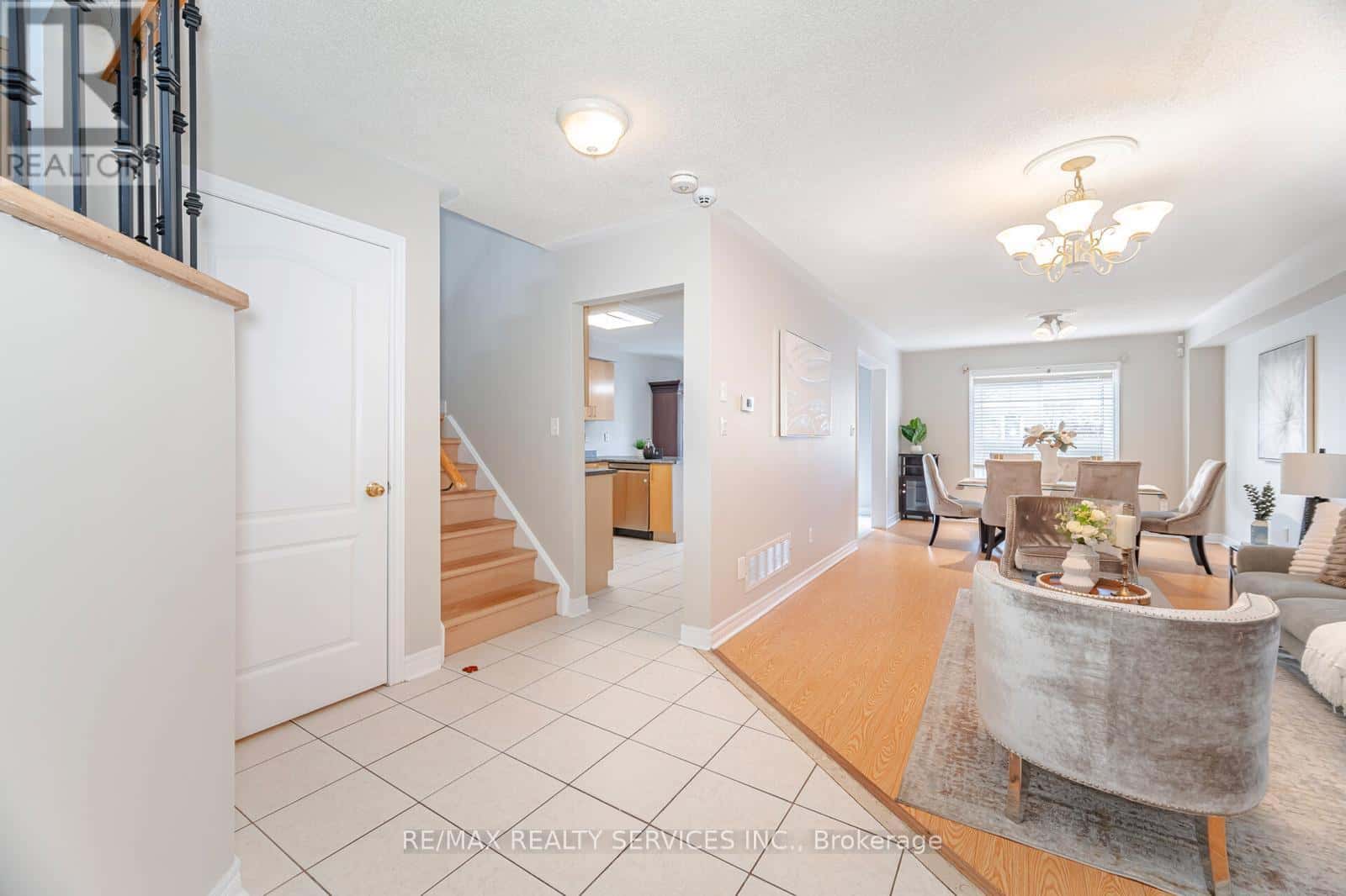 34 BRAMOAK CRESCENT — Brampton (Northwest Sandalwood Parkway), Ontario - Photo 5 of 27