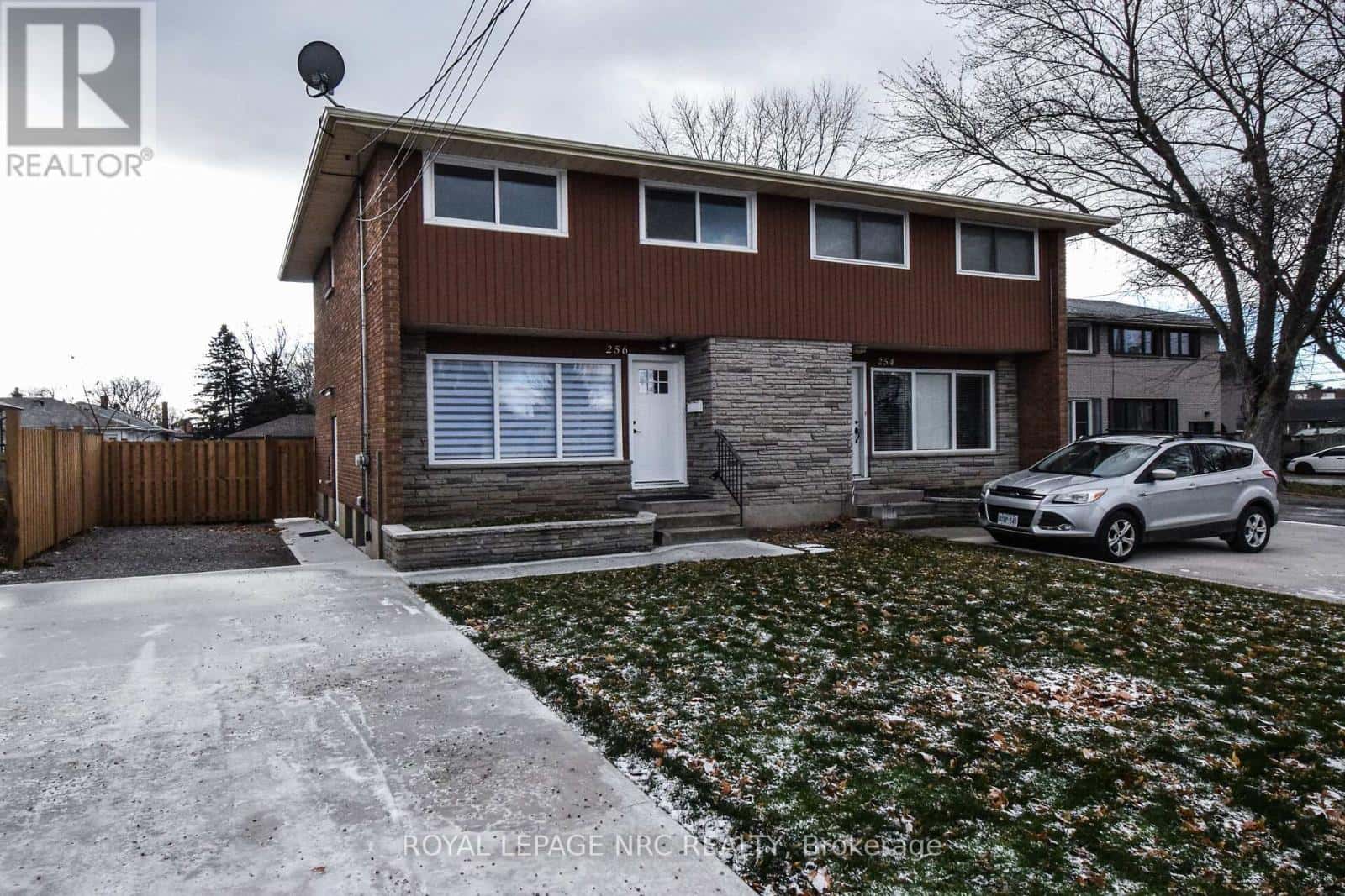 256 SCOTT STREET — St. Catharines (Fairview), Ontario - Photo 2 of 34