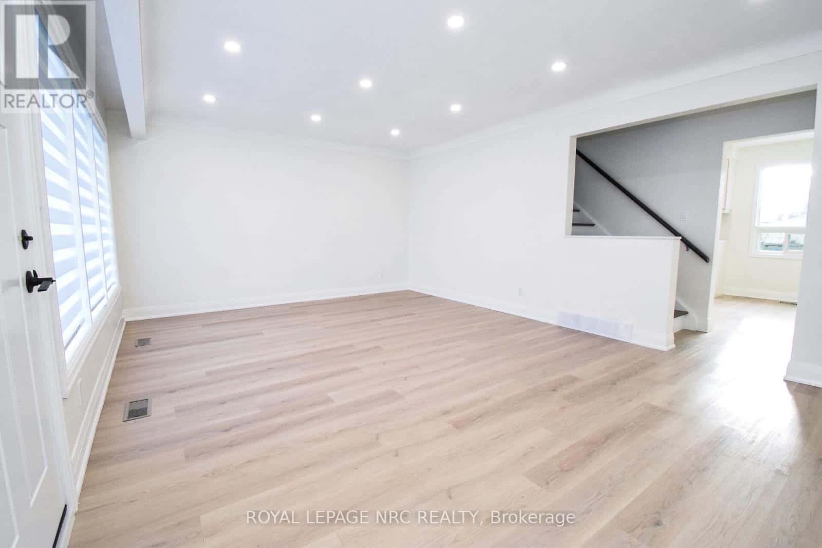 256 SCOTT STREET — St. Catharines (Fairview), Ontario - Photo 5 of 34