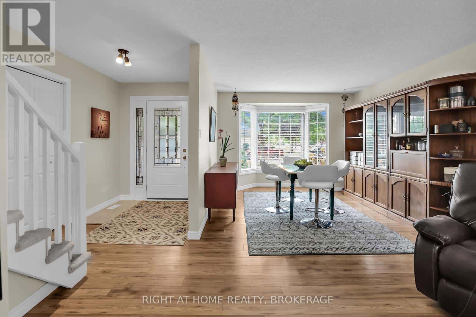 4423 DENNIS AVENUE — Lincoln (Beamsville), Ontario - Photo 2 of 43