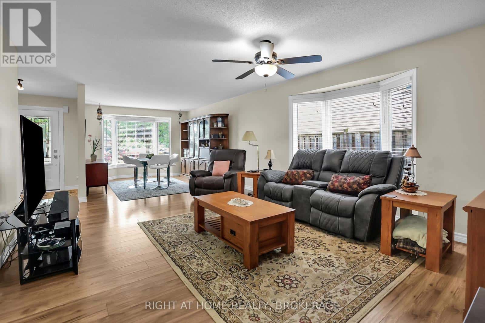 4423 DENNIS AVENUE — Lincoln (Beamsville), Ontario - Photo 5 of 43