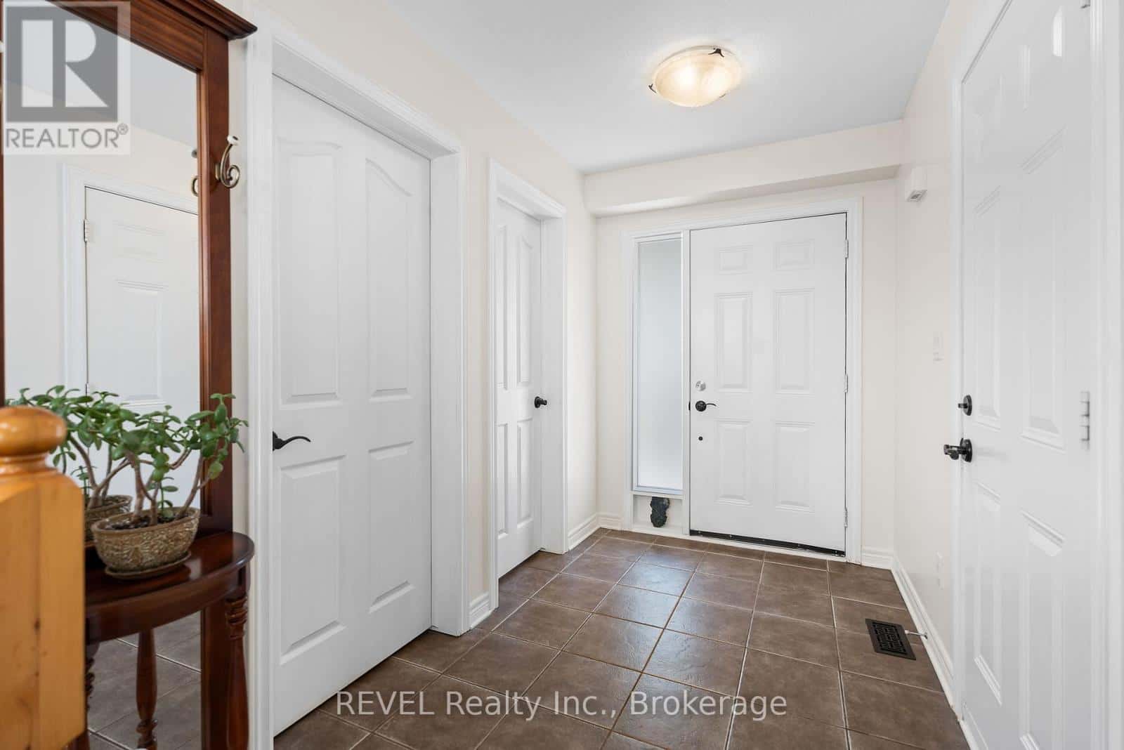 99 LORETTA DRIVE — Niagara-on-the-Lake (Virgil), Ontario - Photo 5 of 37