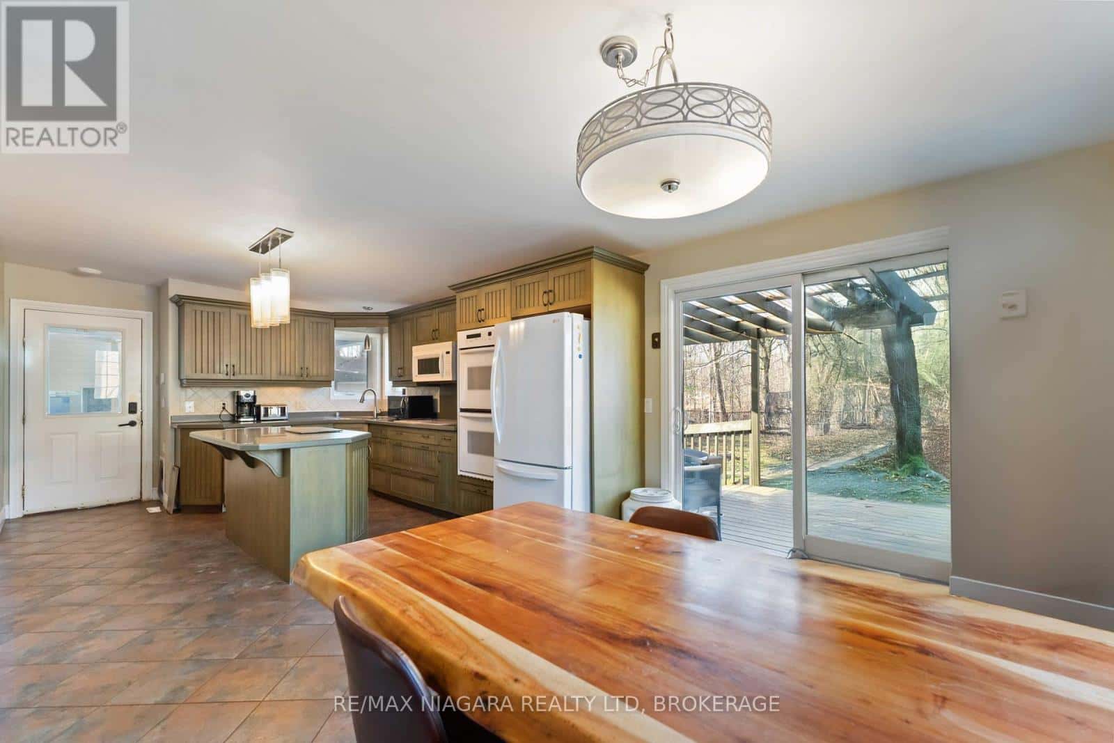 1671 THIRD STREET LOUTH STREET — St. Catharines (Rural Fourth), Ontario - Photo 5 of 37