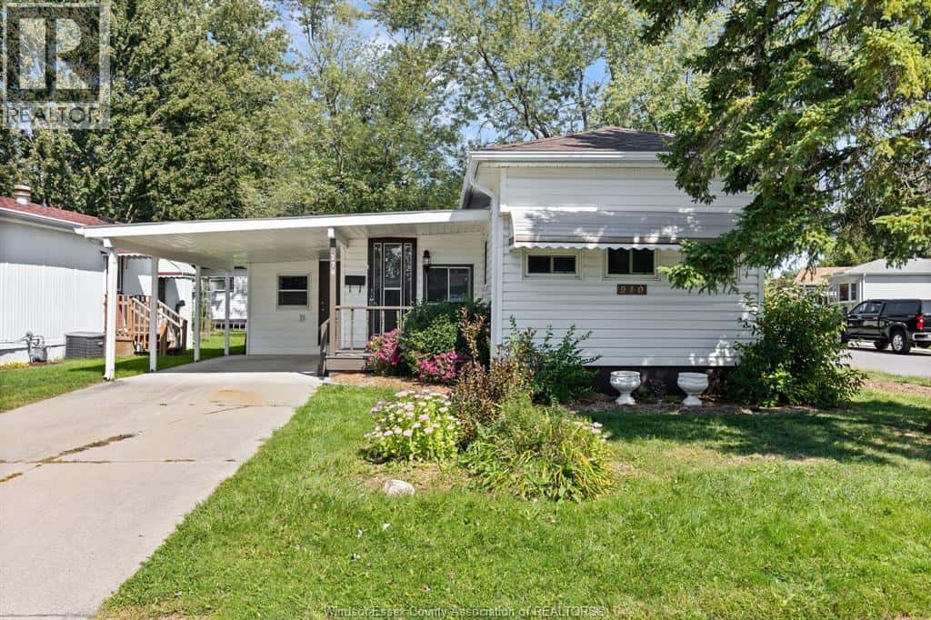 270 BEVERLY — Essex, Ontario - Photo 2 of 25