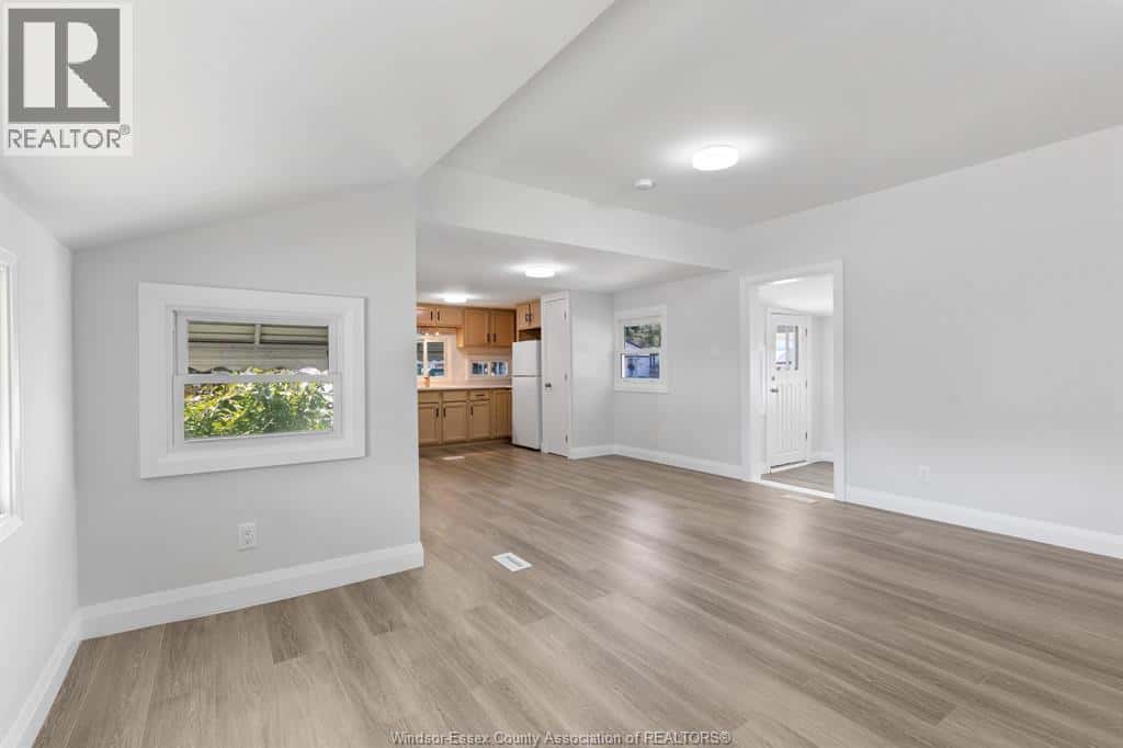 270 BEVERLY — Essex, Ontario - Photo 4 of 25