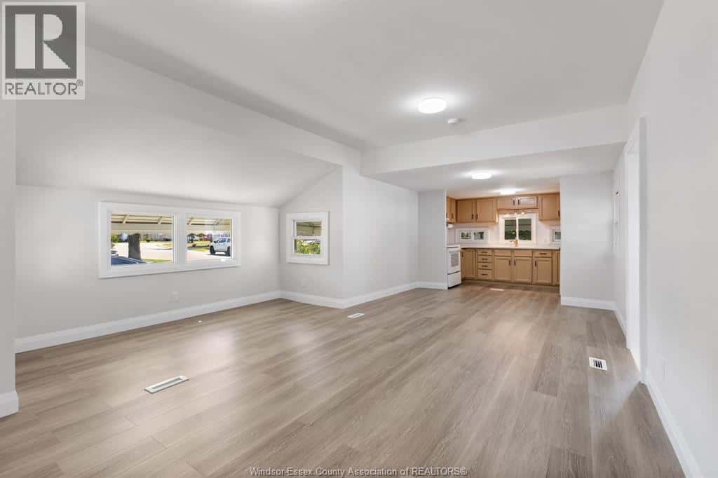 270 BEVERLY — Essex, Ontario - Photo 5 of 25