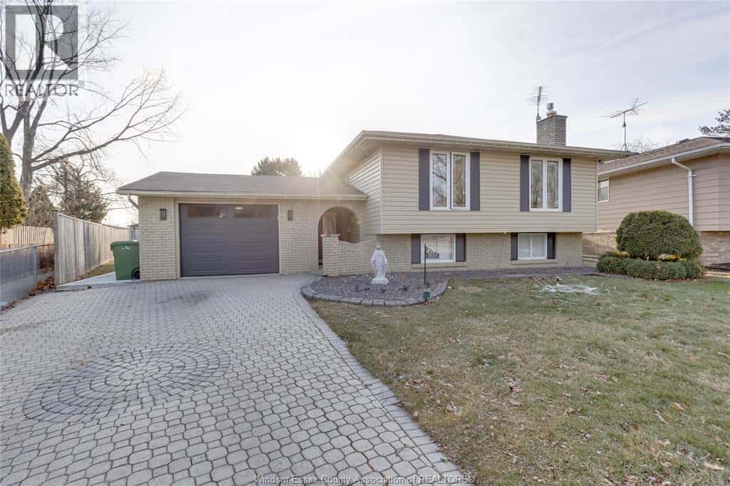 9577 MIDFIELD CRESCENT — Windsor, Ontario - Photo 2 of 50