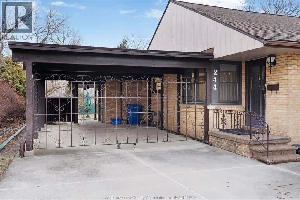 244 BUCKINGHAM DRIVE — Windsor, Ontario - Photo 4 of 33