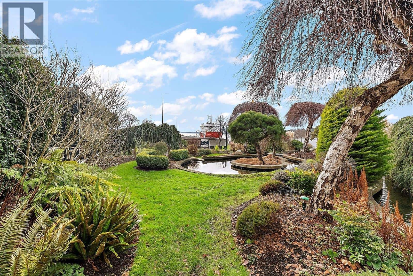 330 21 Dallas Rd — Victoria, British Columbia - Photo 3 of 29