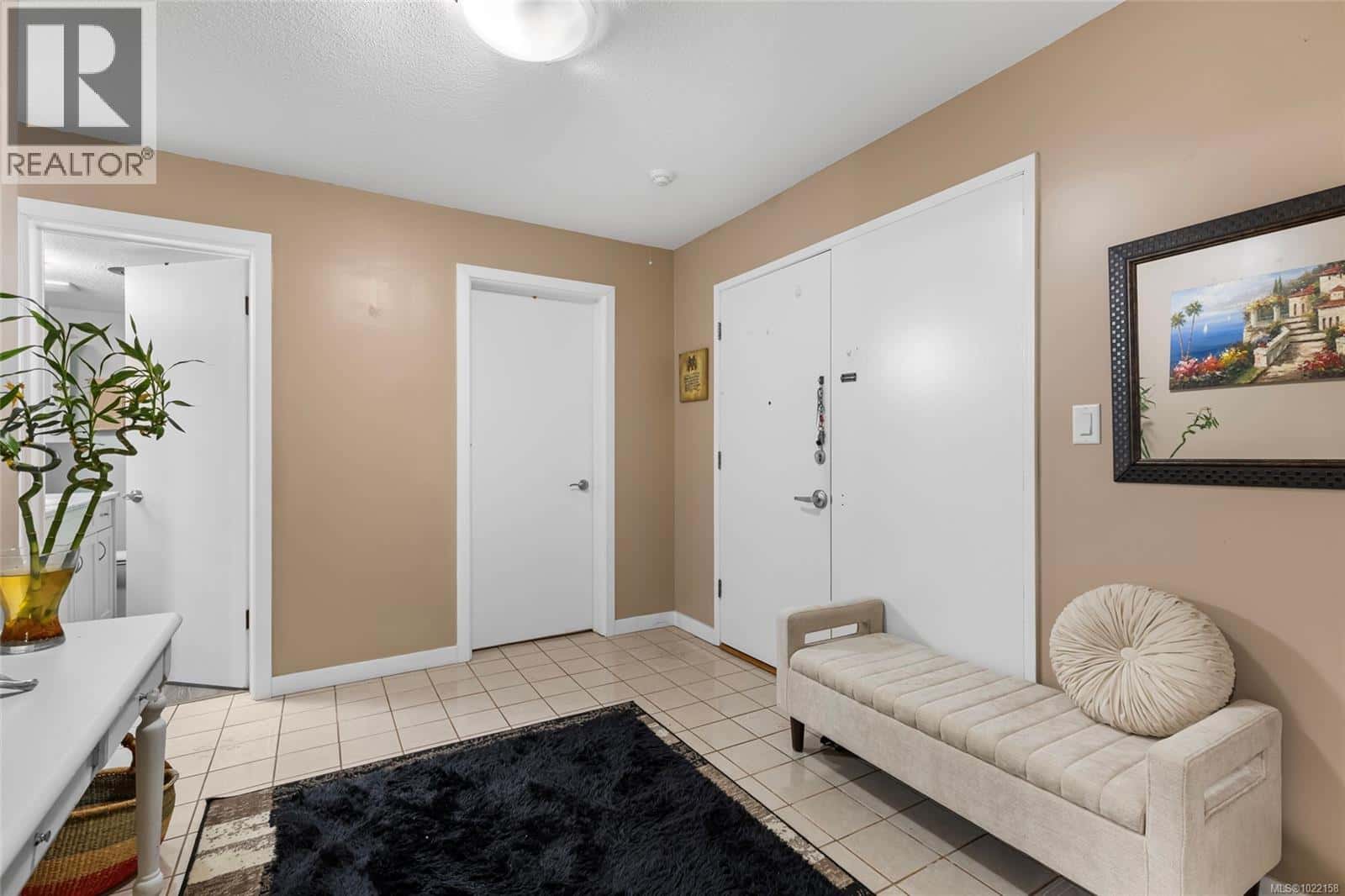 103 1875 Lansdowne Rd — Saanich, British Columbia - Photo 4 of 32