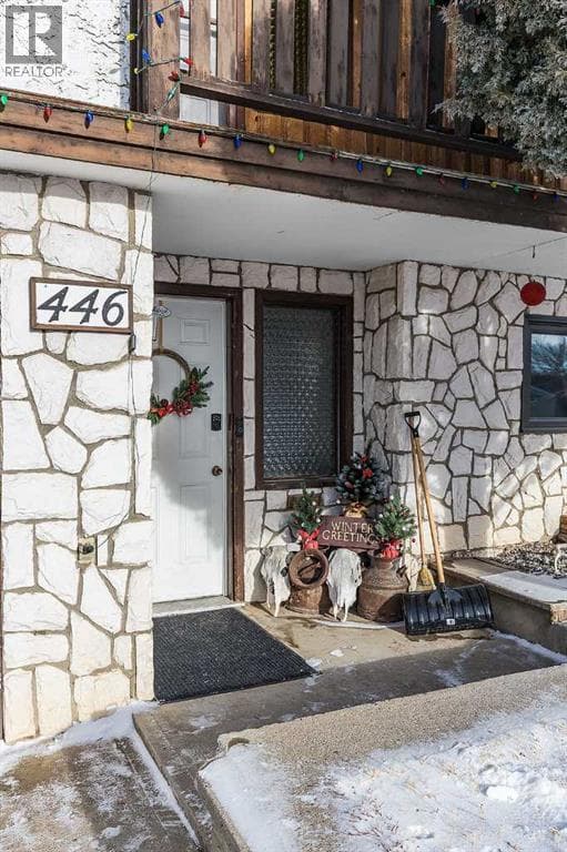 446 4 Street NW — Medicine Hat, Alberta - Main photo