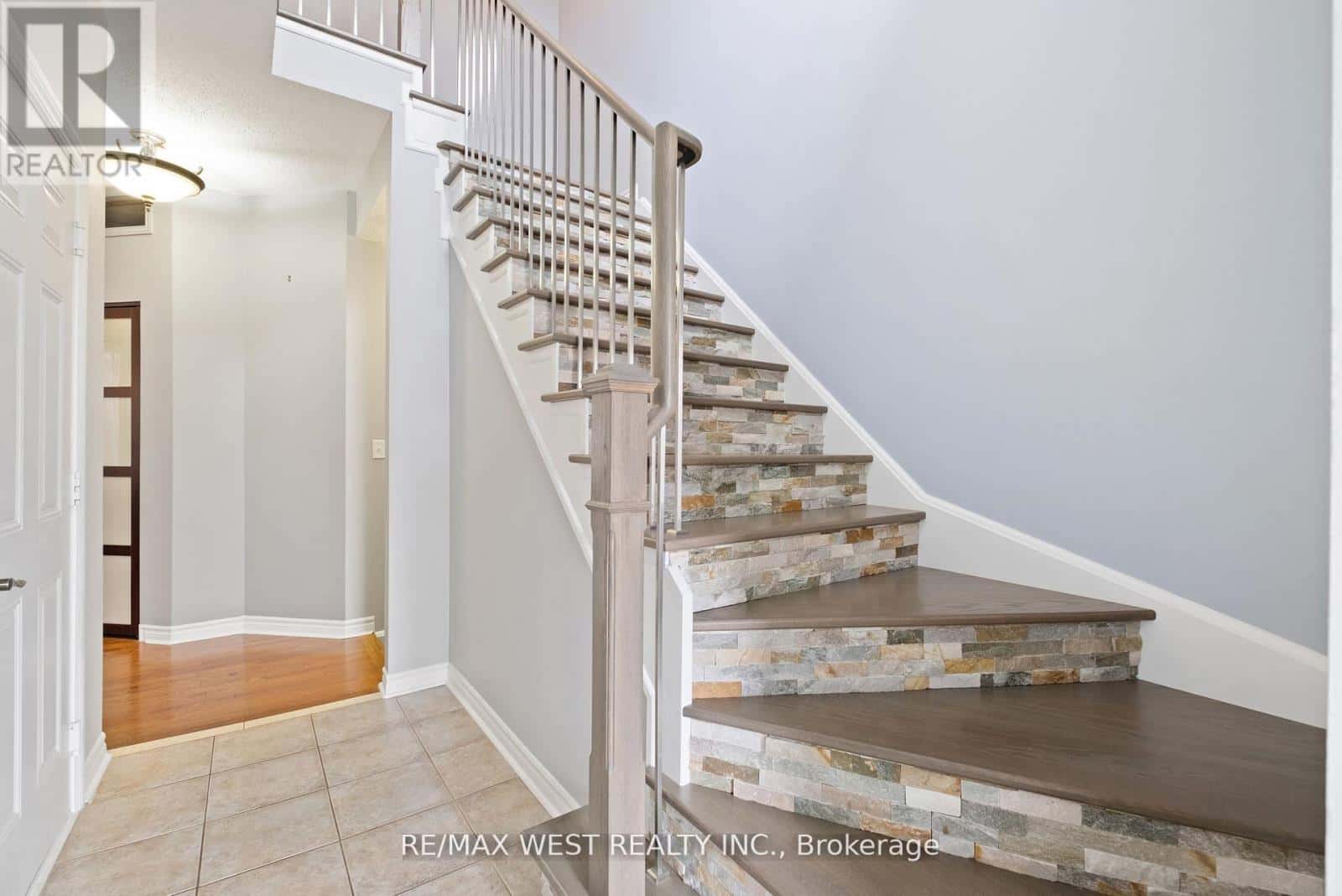 31 BUXTON LANE — Clarington (Bowmanville), Ontario - Photo 4 of 50