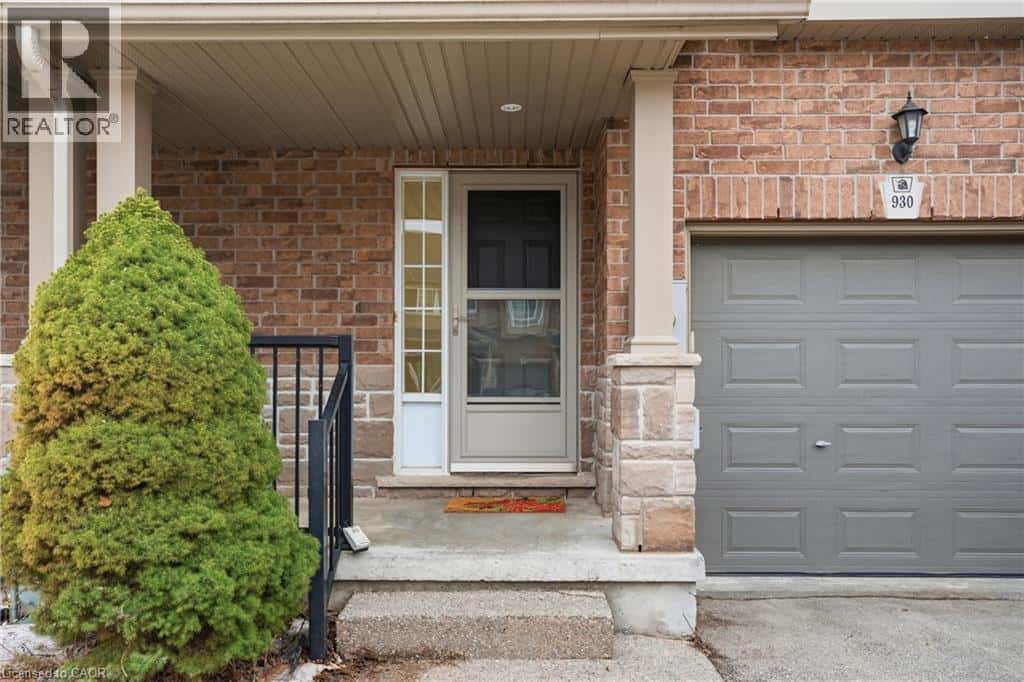 930 ZELLER Crescent — Kitchener, Ontario - Photo 2 of 38