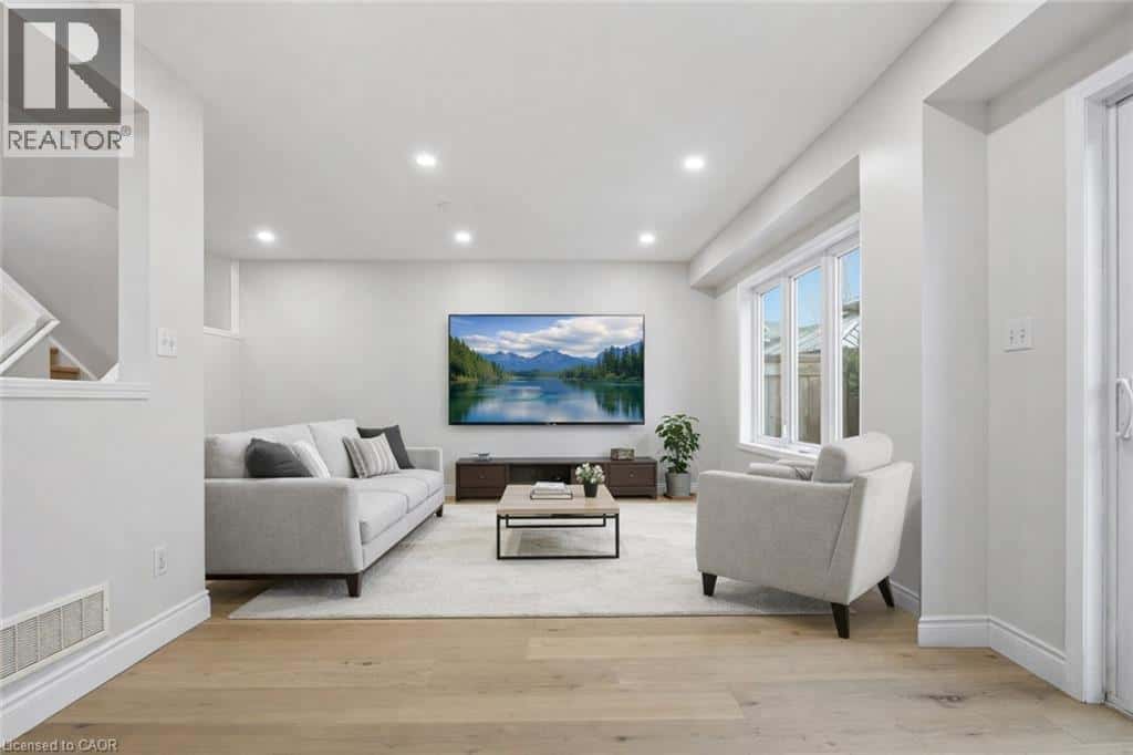 930 ZELLER Crescent — Kitchener, Ontario - Photo 3 of 38