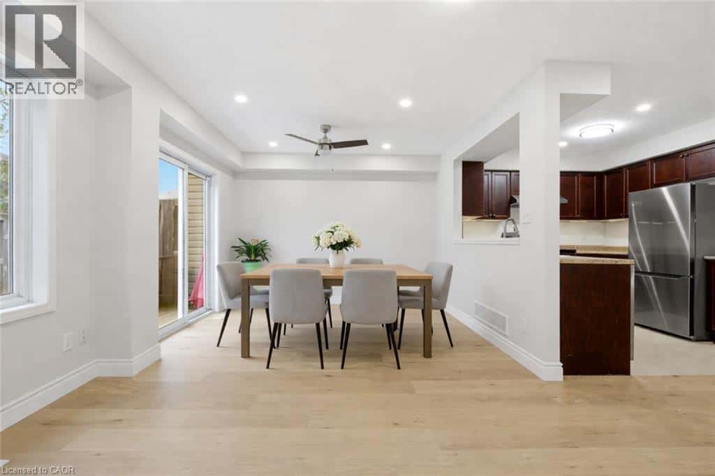 930 ZELLER Crescent — Kitchener, Ontario - Photo 4 of 38