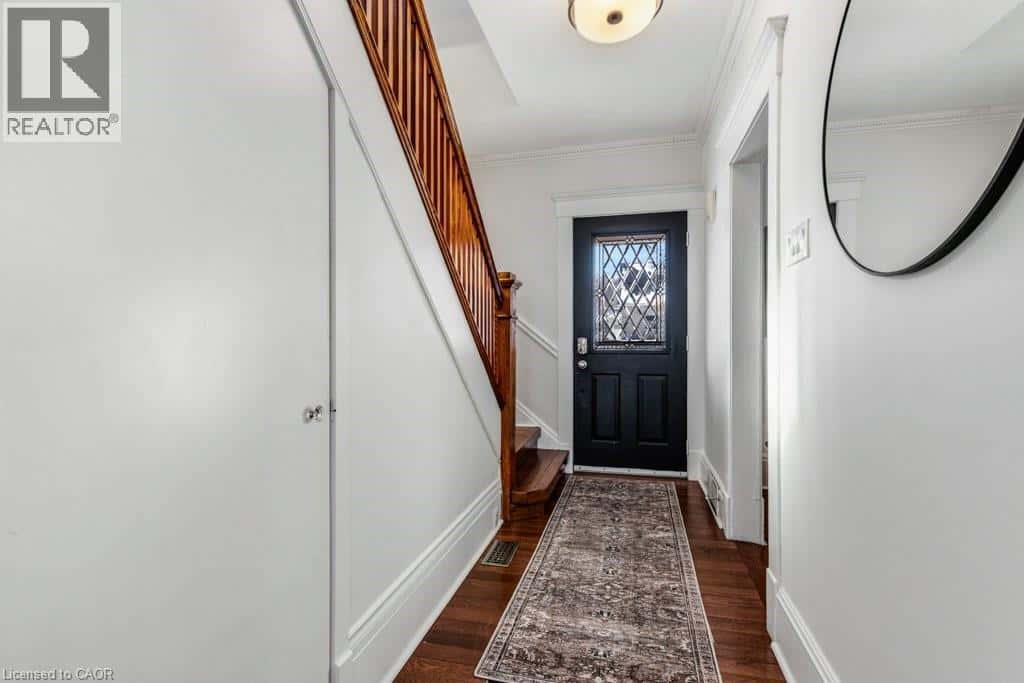 61 BARRIE Street — Cambridge, Ontario - Photo 3 of 50