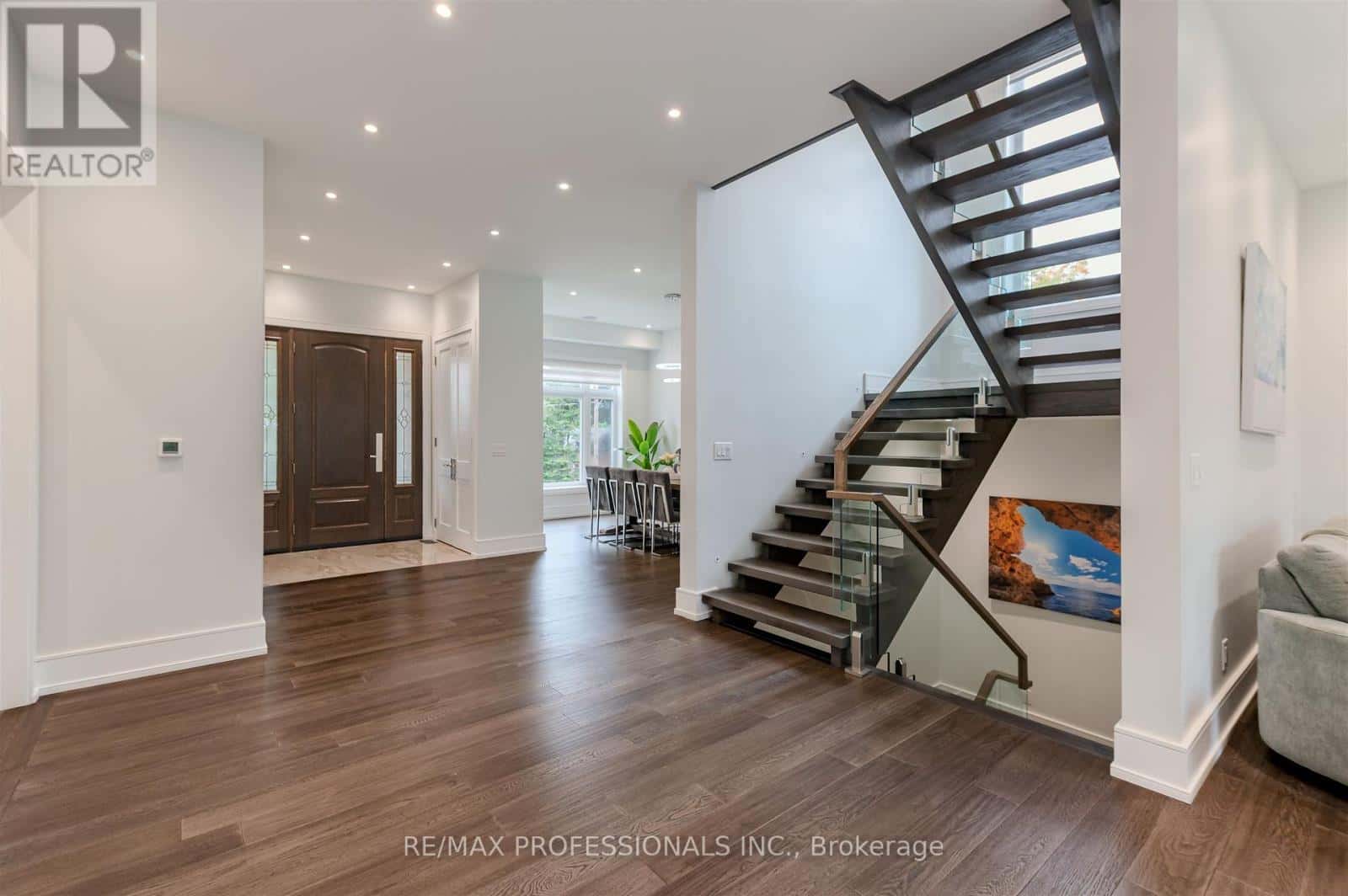 4 DUNROBIN DRIVE — Toronto (Princess-Rosethorn), Ontario - Photo 4 of 40