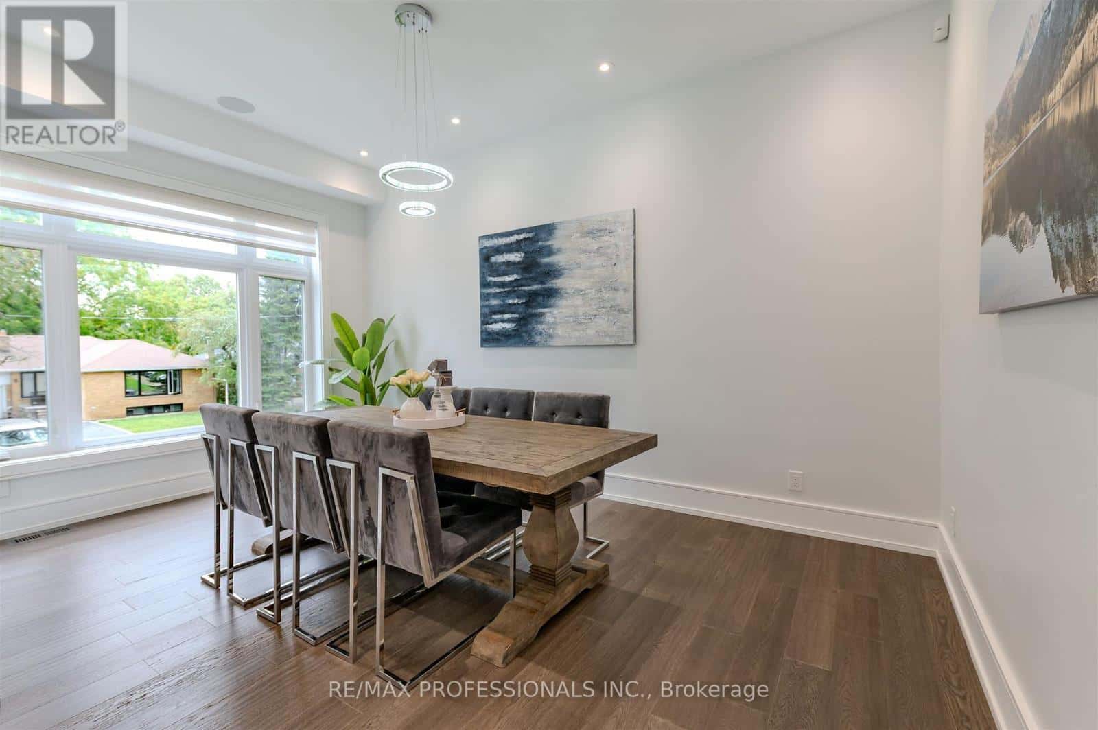 4 DUNROBIN DRIVE — Toronto (Princess-Rosethorn), Ontario - Photo 5 of 40