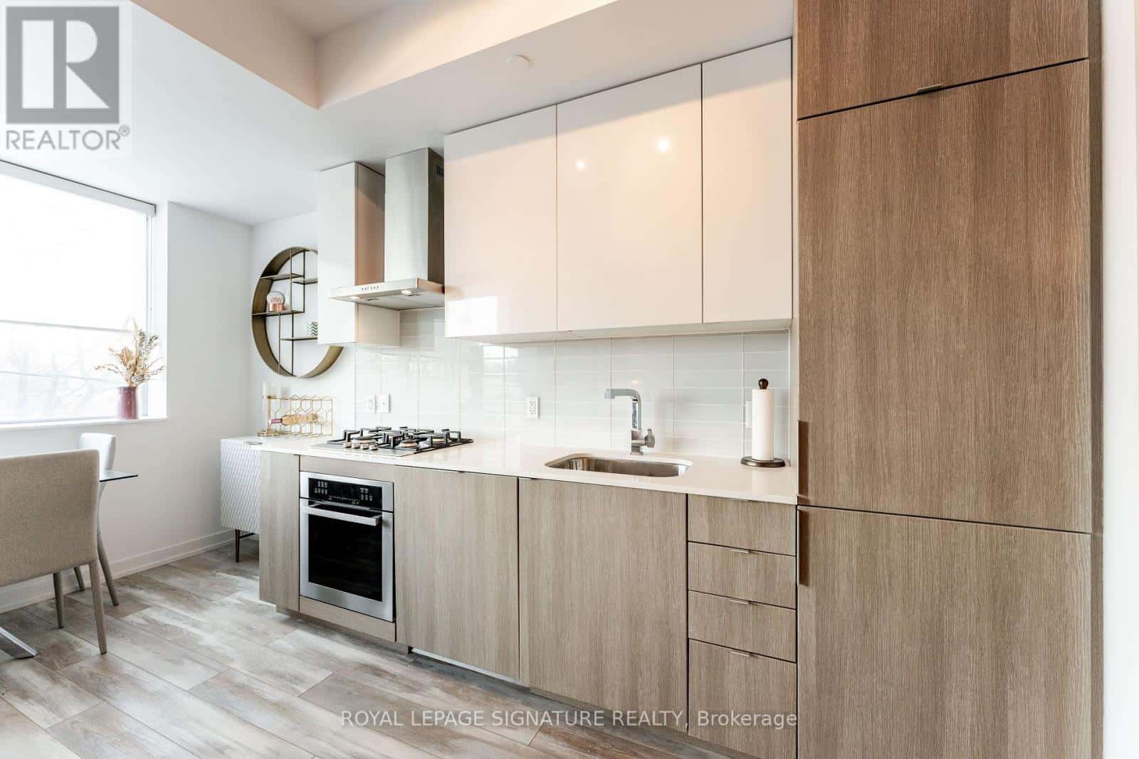 219 - 38 HOWARD PARK AVENUE — Toronto (Roncesvalles), Ontario - Photo 4 of 33