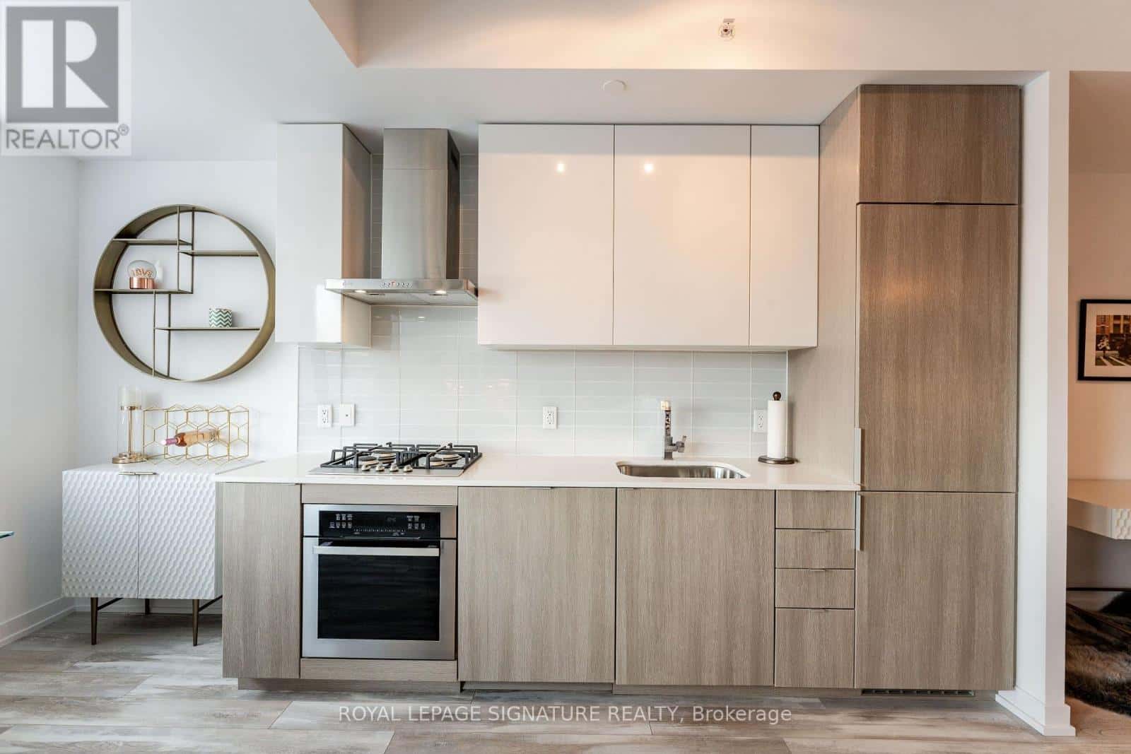 219 - 38 HOWARD PARK AVENUE — Toronto (Roncesvalles), Ontario - Photo 5 of 33