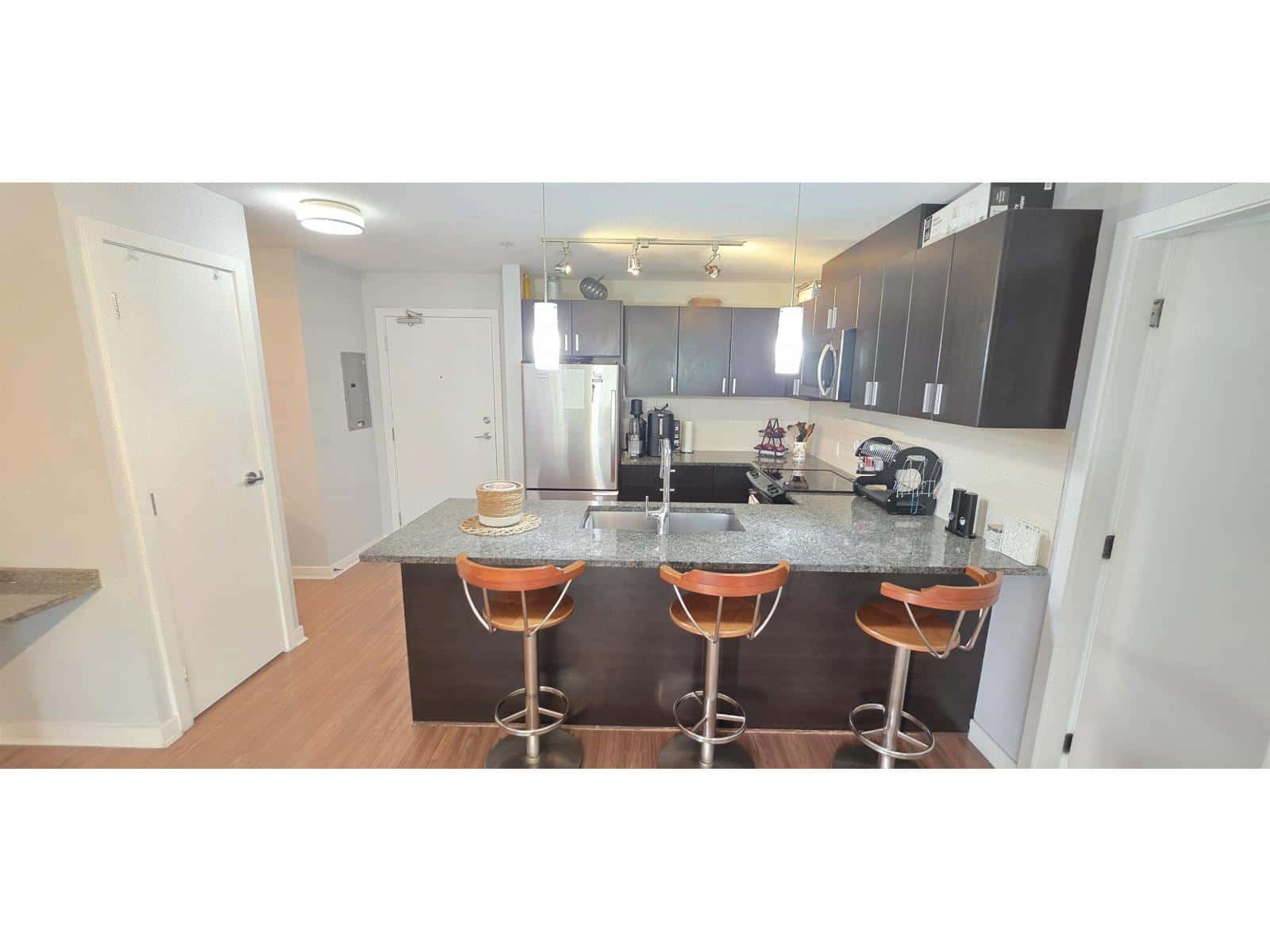 212 7511 120 STREET — Delta, British Columbia - Photo 2 of 25