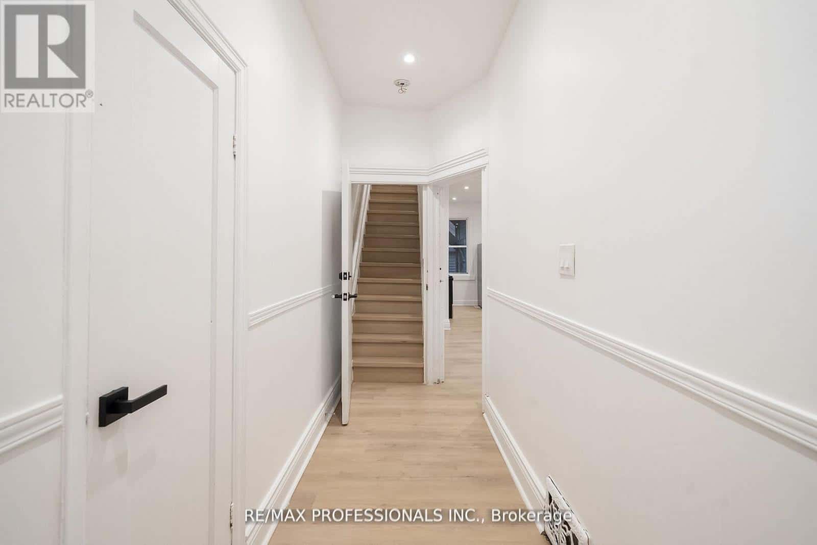 129 BALSAM AVENUE S — Hamilton (St. Clair), Ontario - Photo 2 of 32