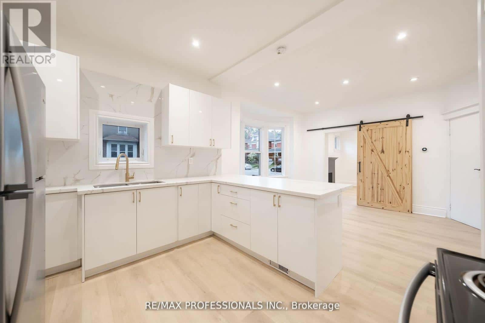 129 BALSAM AVENUE S — Hamilton (St. Clair), Ontario - Photo 4 of 32