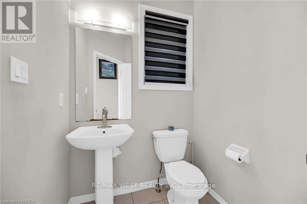 68 COOKE AVENUE — Brantford, Ontario - Photo 4 of 30