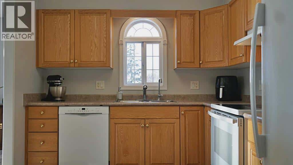 306, 5101 51 Avenue — Vermilion, Alberta - Photo 4 of 22