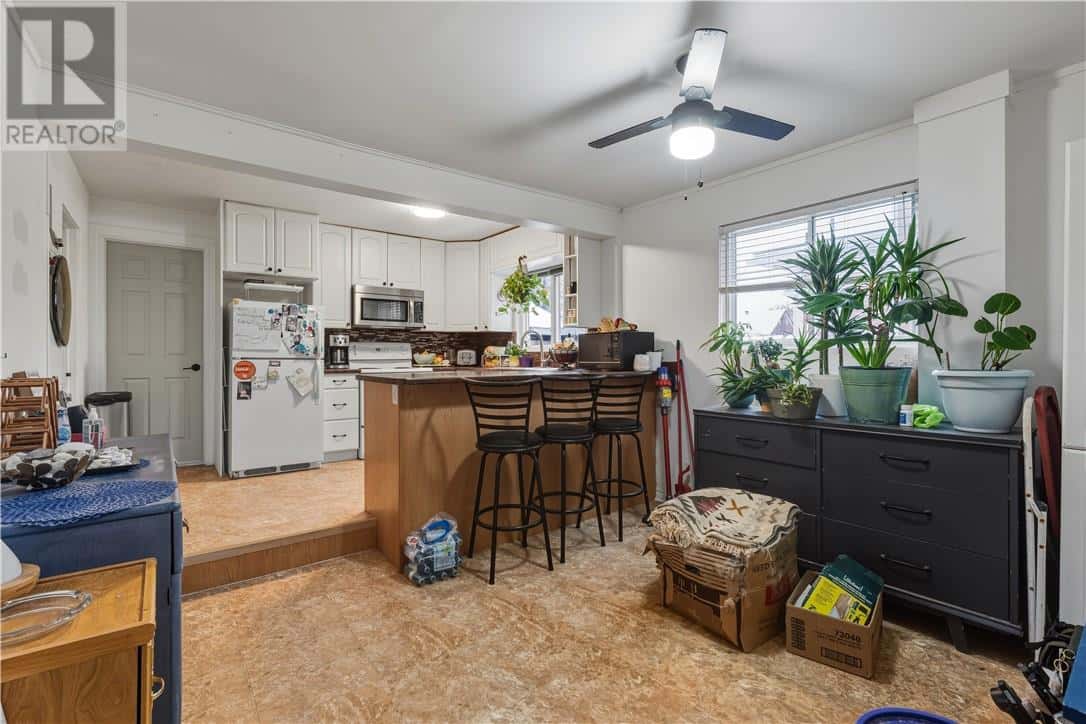 58 Tuddenham Avenue — Sudbury, Ontario - Photo 4 of 41