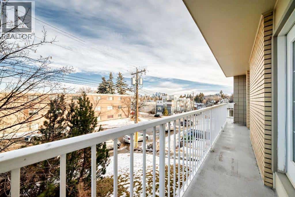 10, 1813 25 Avenue SW — Calgary, Alberta - Photo 4 of 13